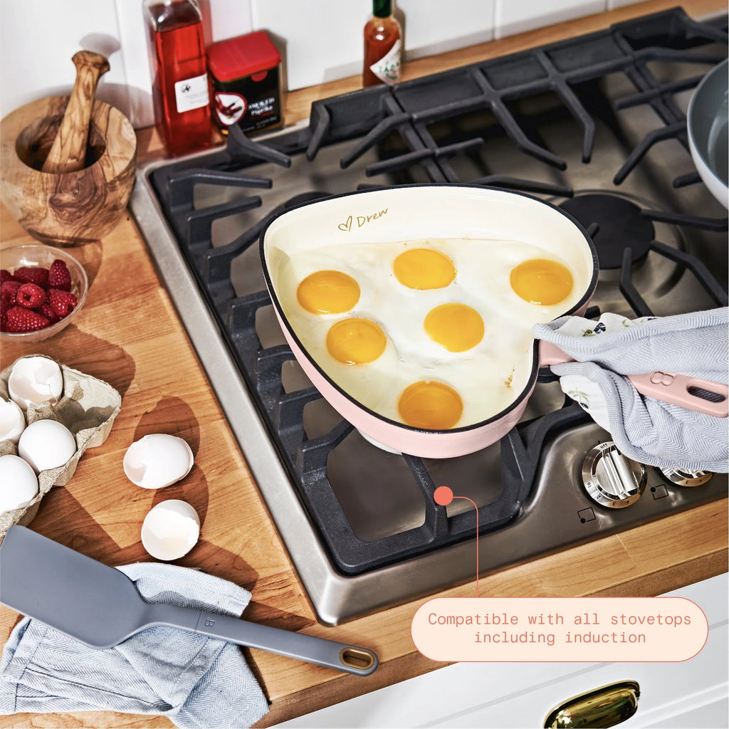 10” Enameled Cast Iron Heart Skillet X546741