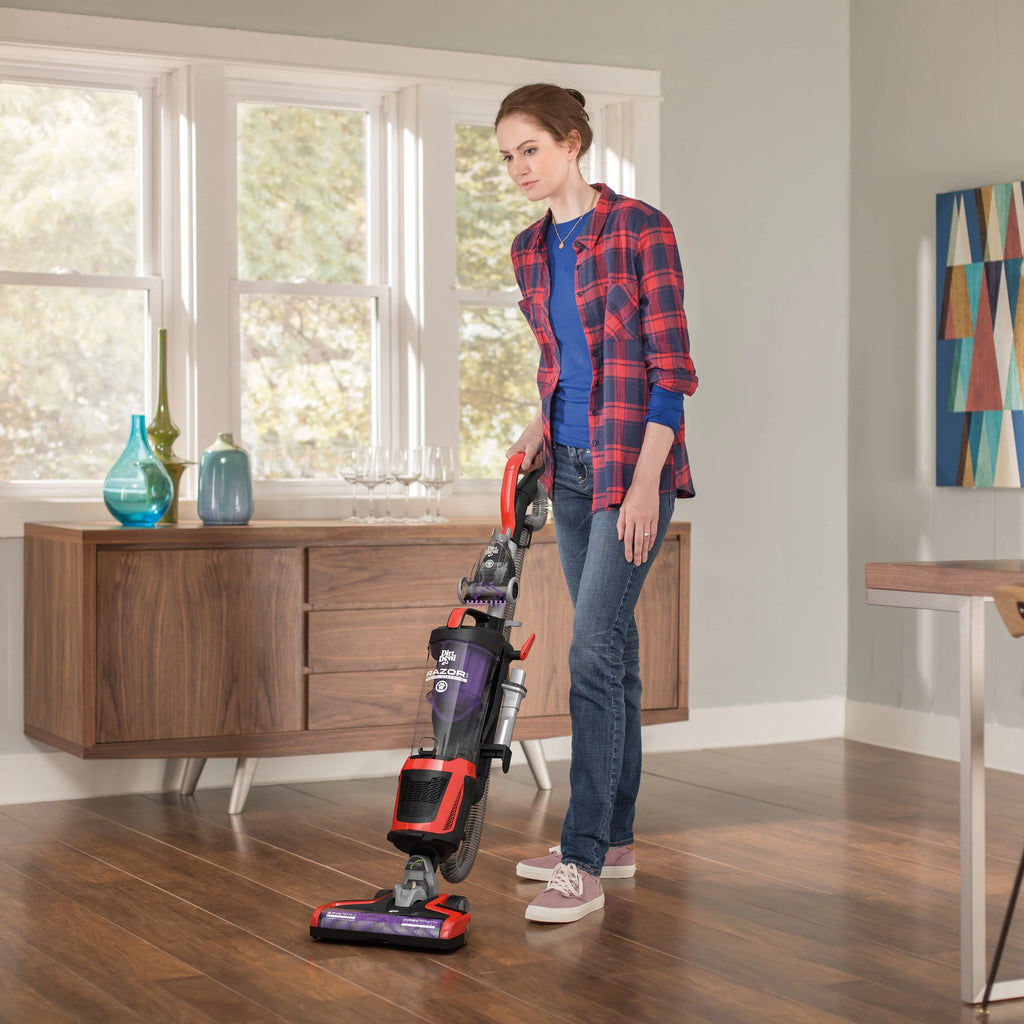 Bagless Upright Vacuum B1766