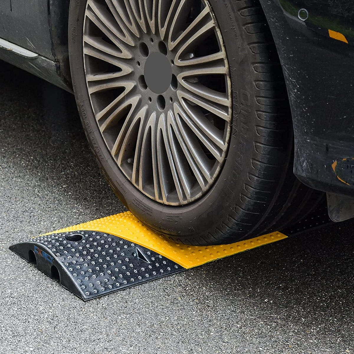 3FT Modular Rubber Speed Bump with 3 Bolts I915
